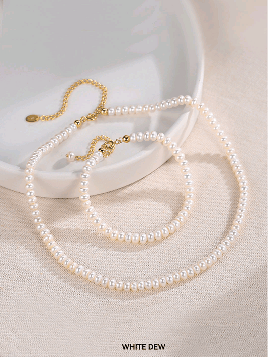 Pearl necklaces/bracelets